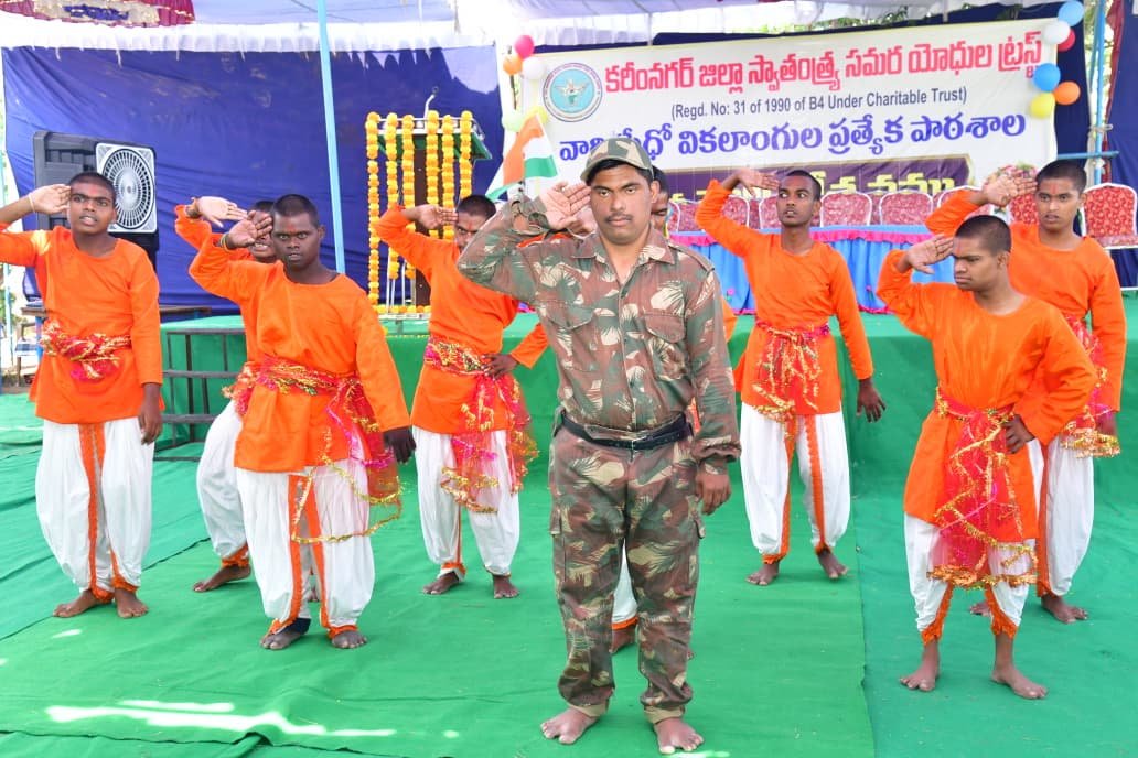 దివ్యాంగులైన విద్యార్థులకు సహకారం అందించాలి  అకాడమీ చైర్మన్ శ్రీనివాసరెడ్డి ఘనంగా దివ్యాంగుల పాఠశాల వార్షికోత్సవం 